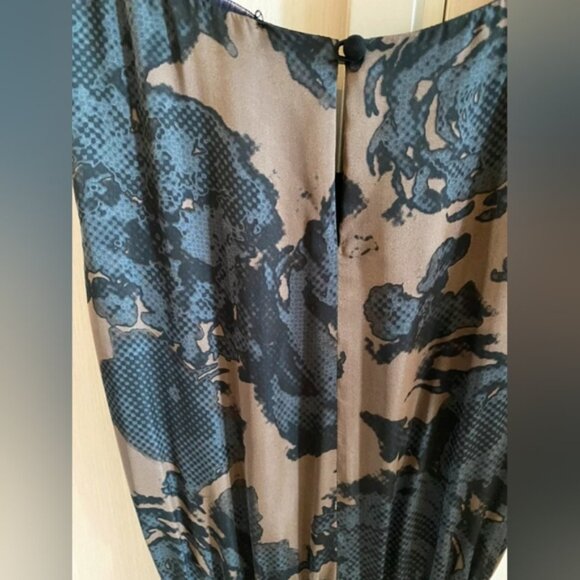 Elegant Camouflage Sleeveless Dress - Picture 2 of 6